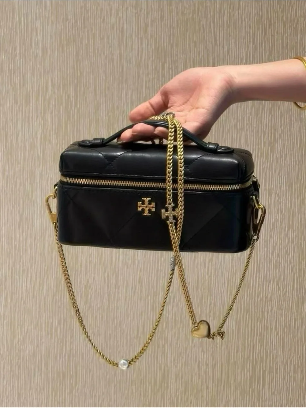 NWT Tory Burch KIRA DIAMOND QUILT EAST-WEST VANITY CASE
